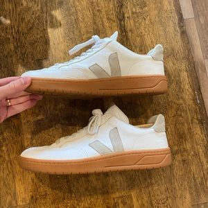 Veja V-12 Size 10